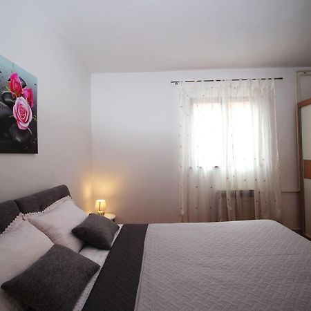 Apartment Zara Bagian luar foto