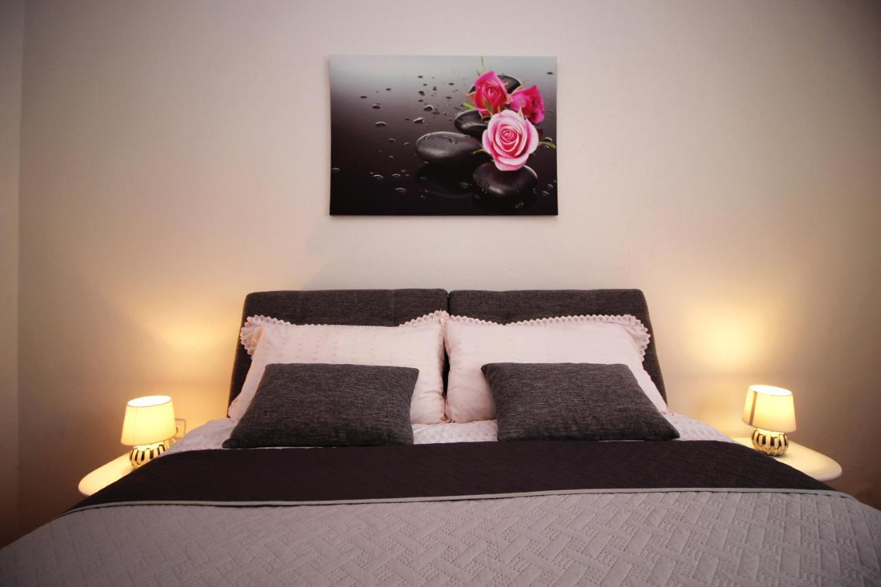 Apartment Zara Bagian luar foto